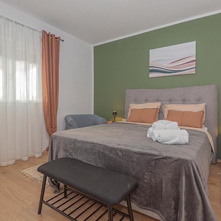 Guest House "The View" - With A Pool Donje Polje ภายนอก รูปภาพ