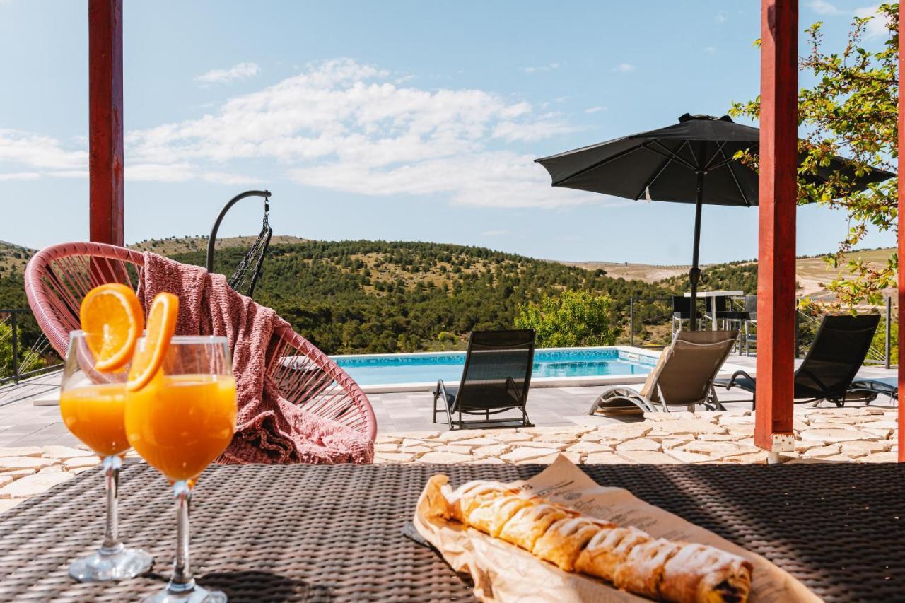 Guest House "The View" - With A Pool Donje Polje ภายนอก รูปภาพ